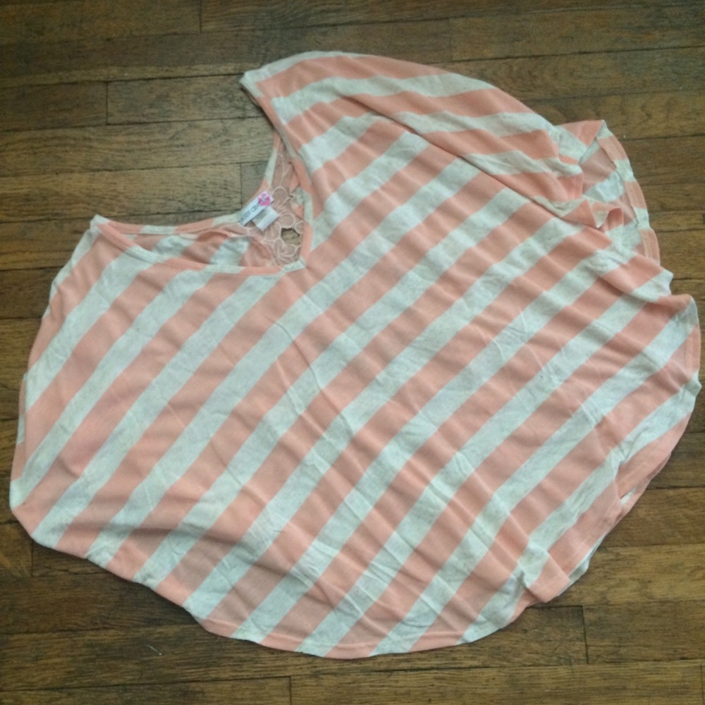 LOOSE STRIPED TOP